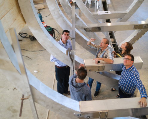 expertise_mako-design-team-viewing-ship-structure.jpg